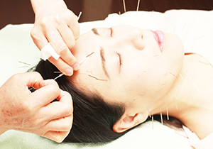 経穴を刺激し、乱れた自律神経を改善