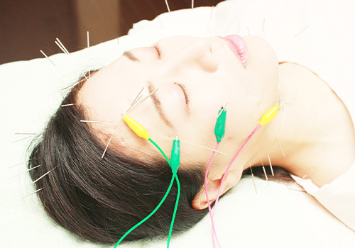 鍼と電気の刺激で肌を内側から改善